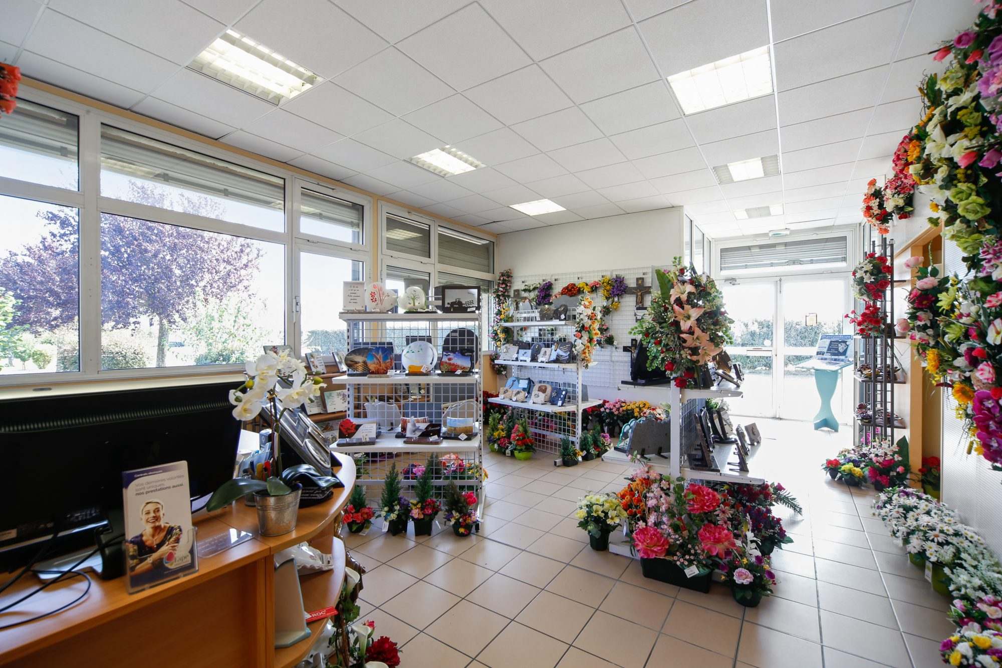 vue boutique funeraire depuis accueil