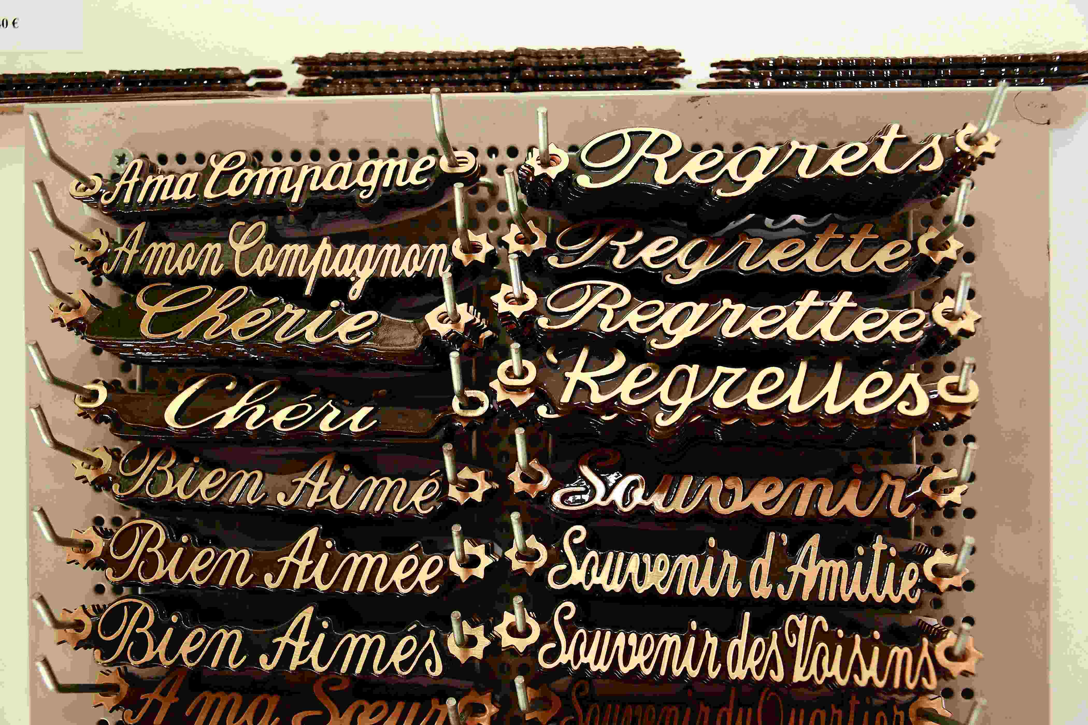 differentes plaques funeraires